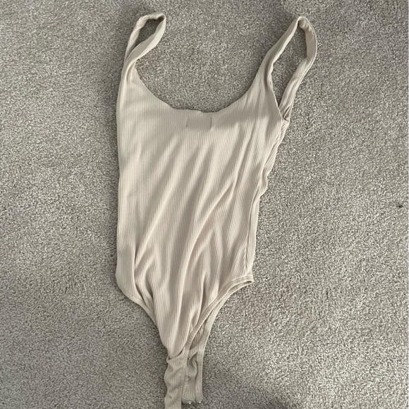 PRINCESS PILLY CREAM BODYSUIT - Picture 2 of 3
